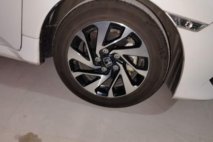 Used Honda Civic 2016 220TURBO CVT Luxury Edition Right Front Wheel Hub