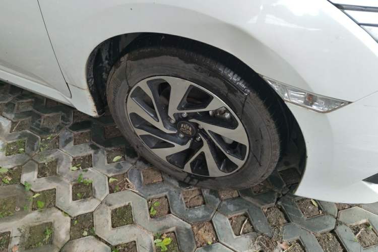 Used Honda Civic 2016 220TURBO CVT Luxury Edition Right Front Wheel Hub