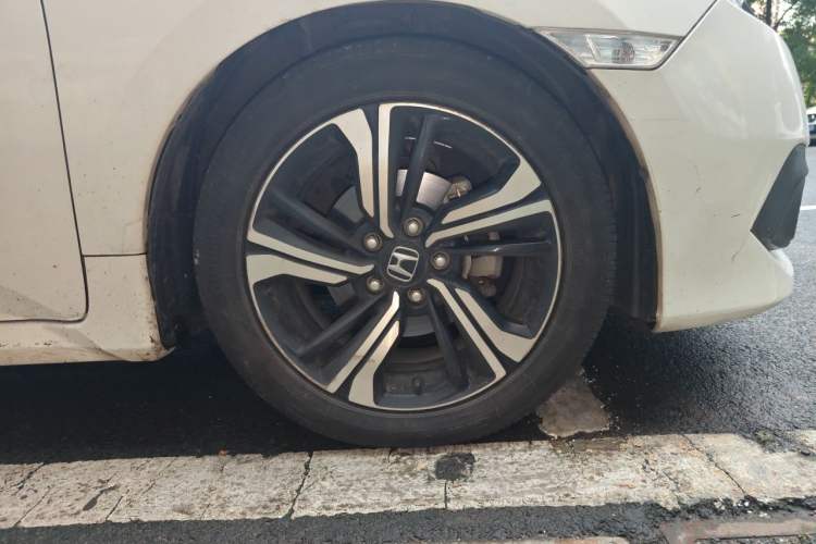 Used Honda Civic 2016 220TURBO CVT Prestige Edition Right Front Wheel Hub