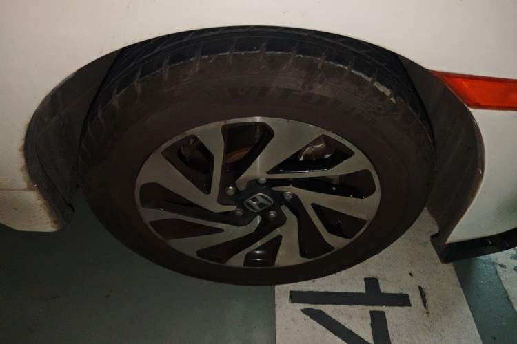 Used Honda Civic 2016 220TURBO CVT Luxury Edition Right Front Wheel Hub