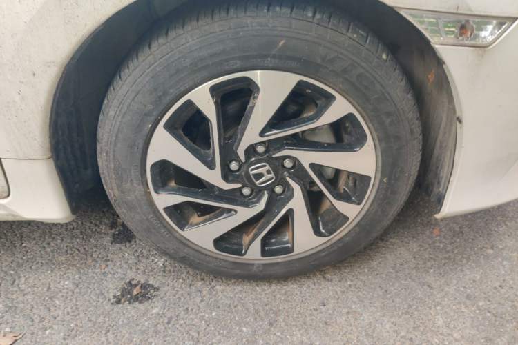 Used Honda Civic 2016 220TURBO CVT Luxury Edition Right Front Wheel Hub
