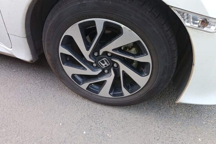 Used Honda Civic 2016 220TURBO CVT Luxury Edition Right Front Wheel Hub