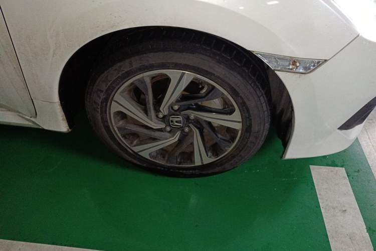 Used Honda Civic 2016 220TURBO CVT Luxury Edition Right Front Wheel Hub