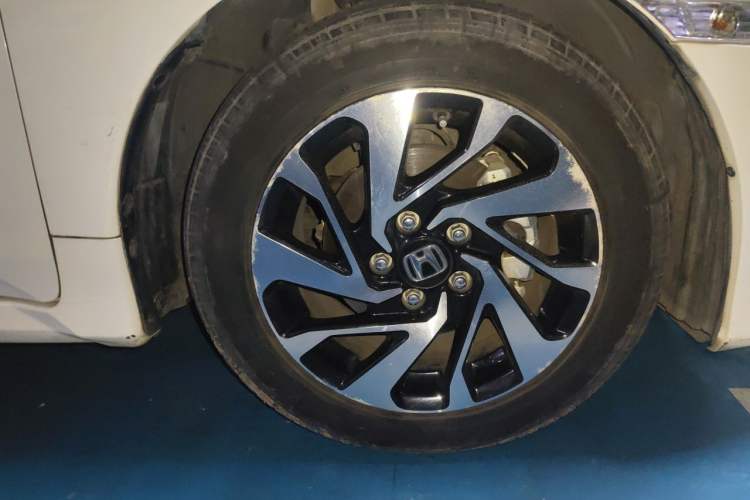 Used Honda Civic 2016 220TURBO CVT Luxury Edition Right Front Wheel Hub