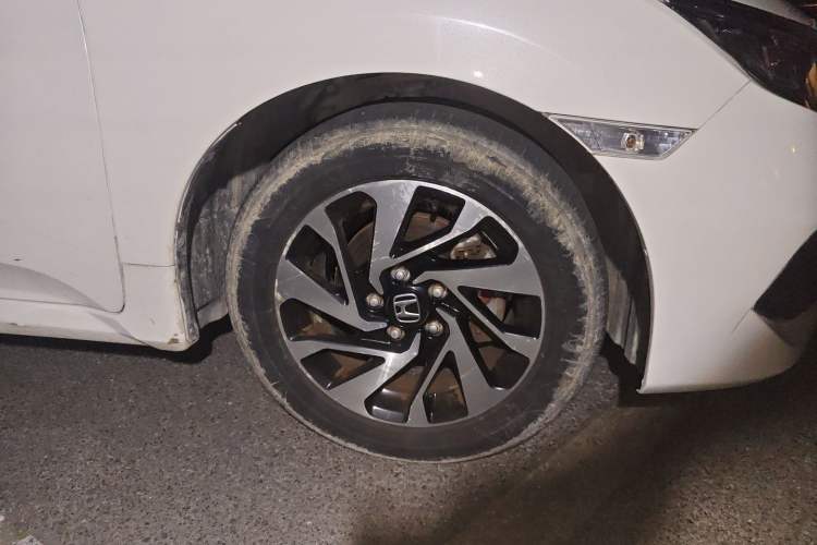 Used Honda Civic 2016 220TURBO CVT Luxury Edition Right Front Wheel Hub