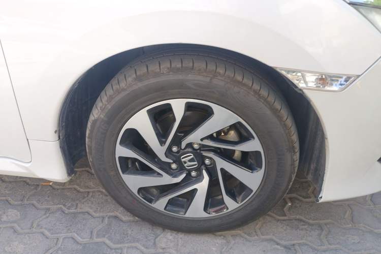 Used Honda Civic 2016 220TURBO Manual Luxury Edition Right Front Wheel Hub