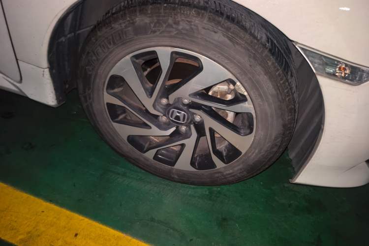 Used Honda Civic 2016 220TURBO Manual Luxury Edition Right Front Wheel Hub