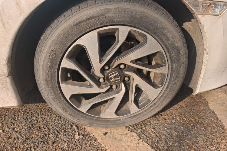 Used Honda Civic 2016 220TURBO Manual Luxury Edition Right Front Wheel Hub