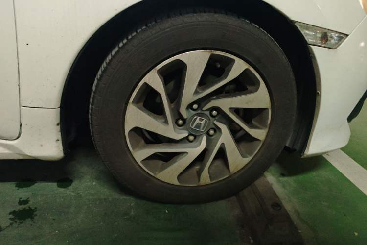 Used Honda Civic 2016 220TURBO CVT Luxury Edition Right Front Wheel Hub