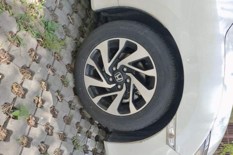 Used Honda Civic 2016 220TURBO CVT Luxury Edition Right Front Wheel Hub