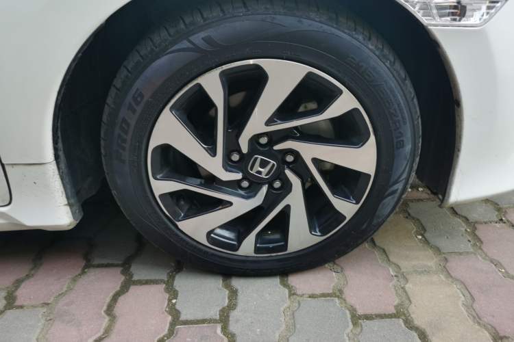 Used Honda Civic 2016 220TURBO CVT Luxury Edition Right Front Wheel Hub