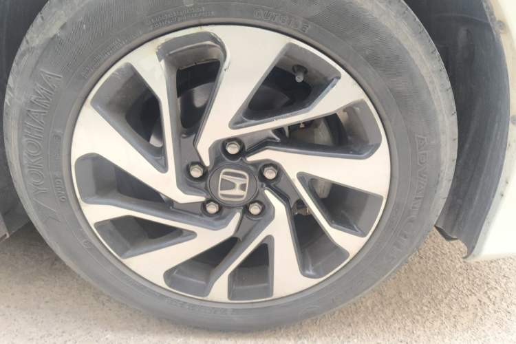 Used Honda Civic 2016 220TURBO CVT Luxury Edition Right Front Wheel Hub