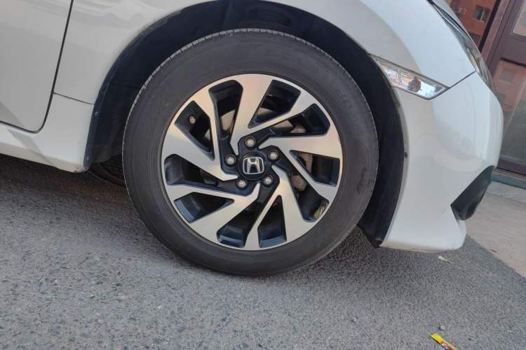 Used Honda Civic 2016 220TURBO CVT Luxury Edition Right Front Wheel Hub