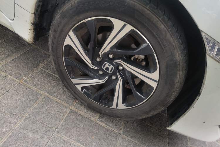 Used Honda Civic 2016 220TURBO CVT Luxury Edition Right Front Wheel Hub