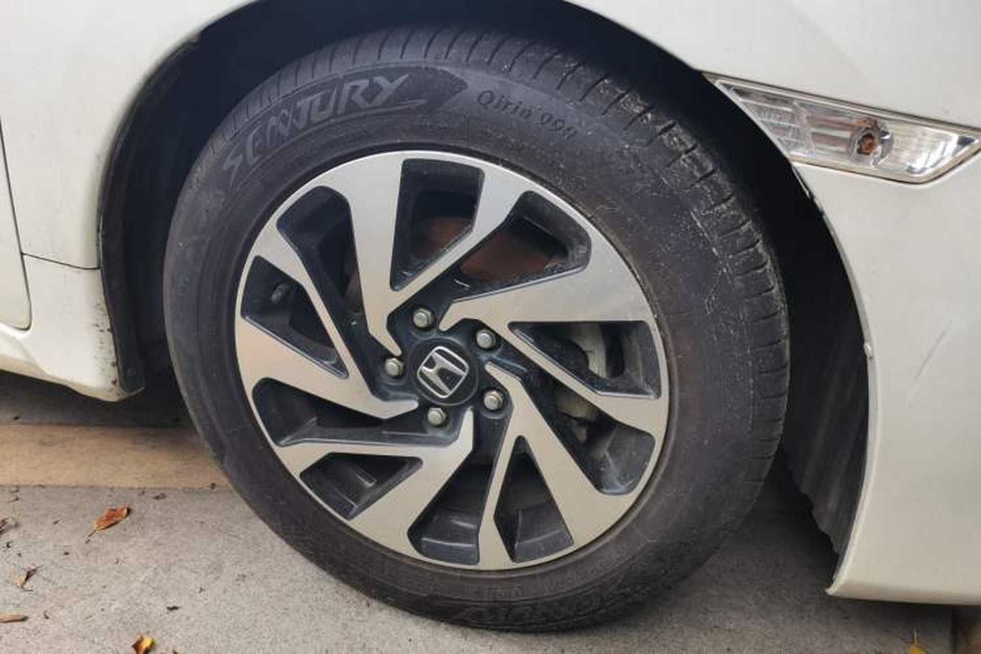 Used Honda Civic 2016 220TURBO CVT Luxury Edition Right Front Wheel Hub