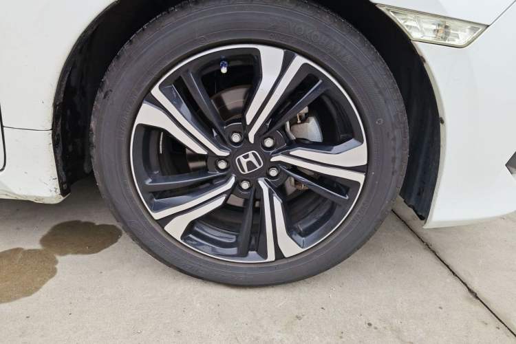 Used Honda Civic 2016 220TURBO CVT Prestige Edition Right Front Wheel Hub
