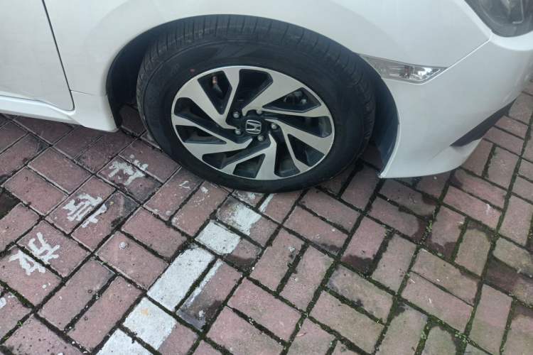 Used Honda Civic 2016 220TURBO CVT Luxury Edition Right Front Wheel Hub