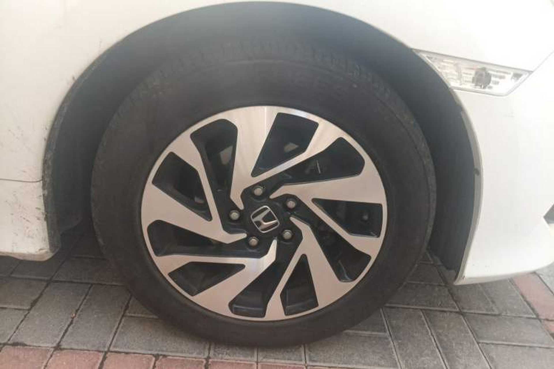 Used Honda Civic 2016 220TURBO CVT Luxury Edition Right Front Wheel Hub