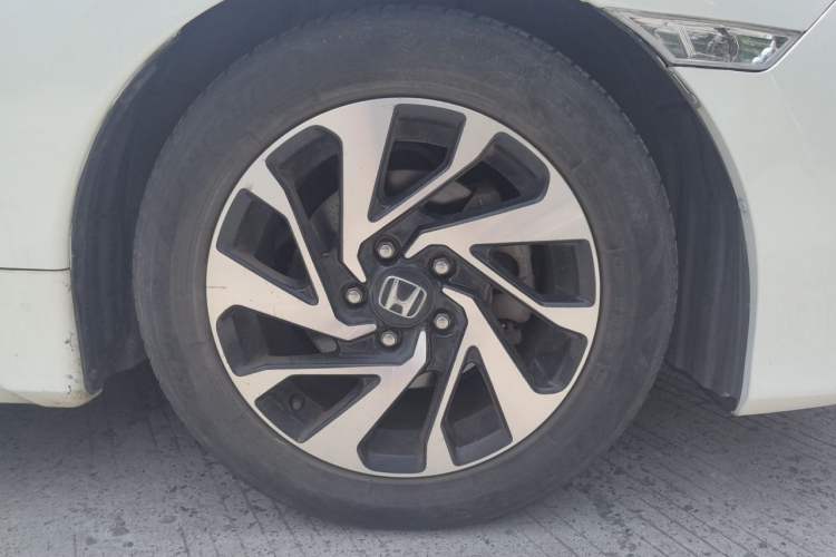 Used Honda Civic 2016 220TURBO CVT Luxury Edition Right Front Wheel Hub