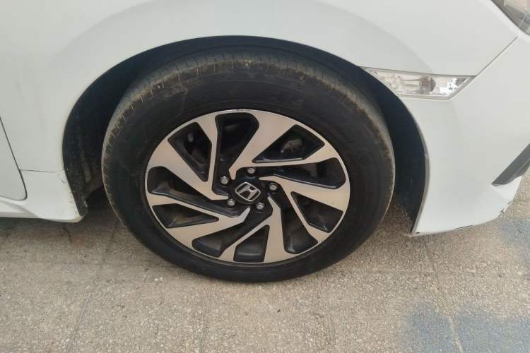 Used Honda Civic 2016 220TURBO Manual Luxury Edition Right Front Wheel Hub