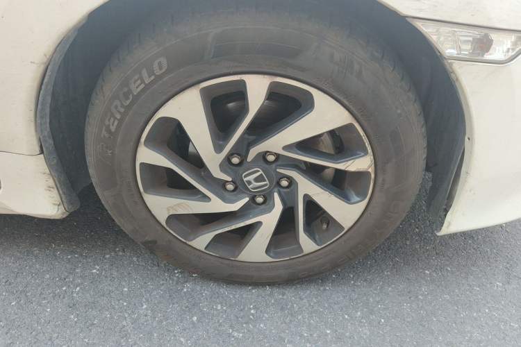 Used Honda Civic 2016 220TURBO CVT Luxury Edition Right Front Wheel Hub
