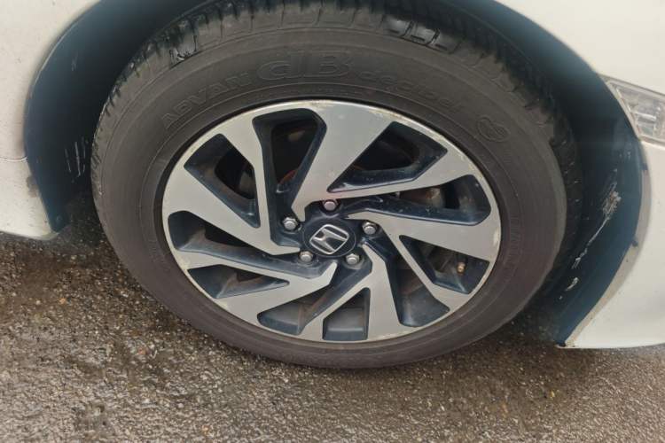 Used Honda Civic 2016 220TURBO Manual Luxury Edition Right Front Wheel Hub
