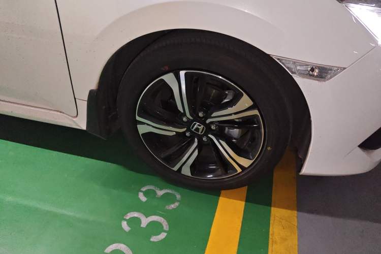 Used Honda Civic 2016 220TURBO CVT Prestige Edition Right Front Wheel Hub