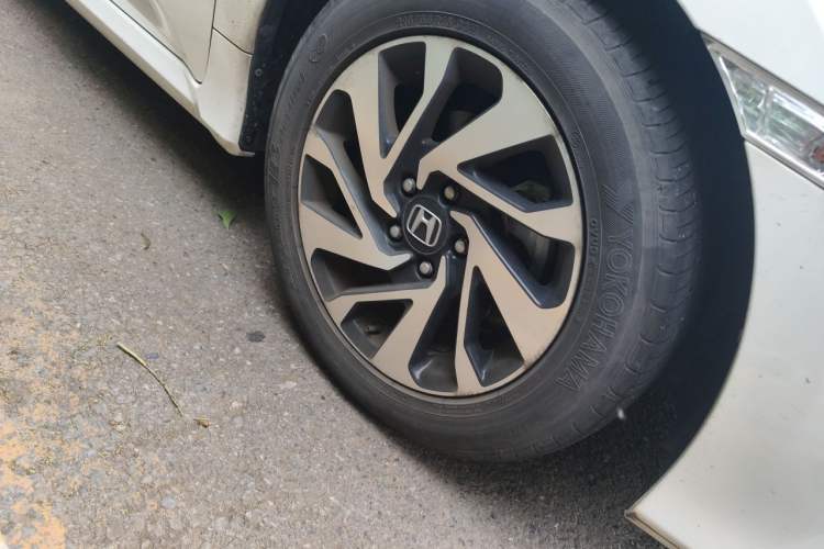 Used Honda Civic 2016 220TURBO CVT Luxury Edition Right Front Wheel Hub