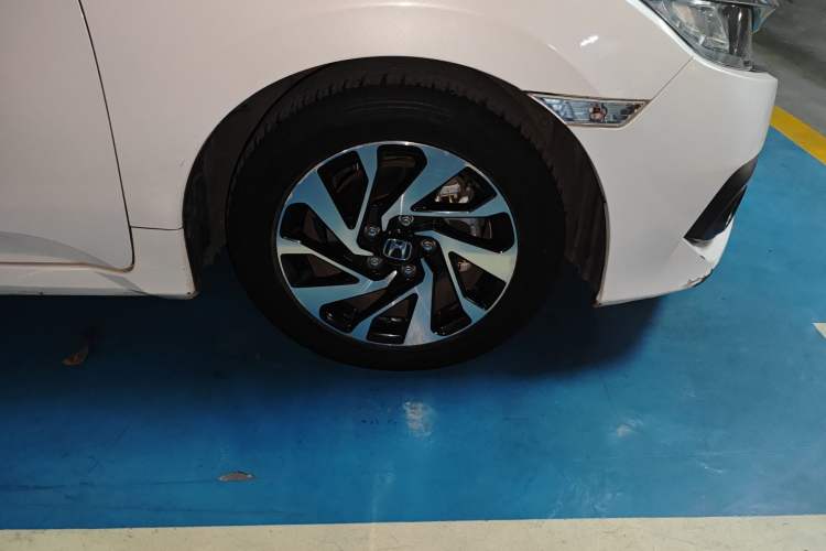 Used Honda Civic 2016 220TURBO CVT Luxury Edition Right Front Wheel Hub
