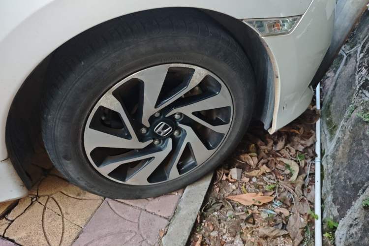 Used Honda Civic 2016 220TURBO CVT Luxury Edition Right Front Wheel Hub