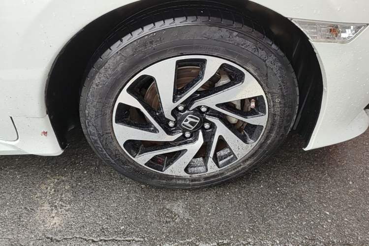 Used Honda Civic 2016 220TURBO CVT Luxury Edition Right Front Wheel Hub