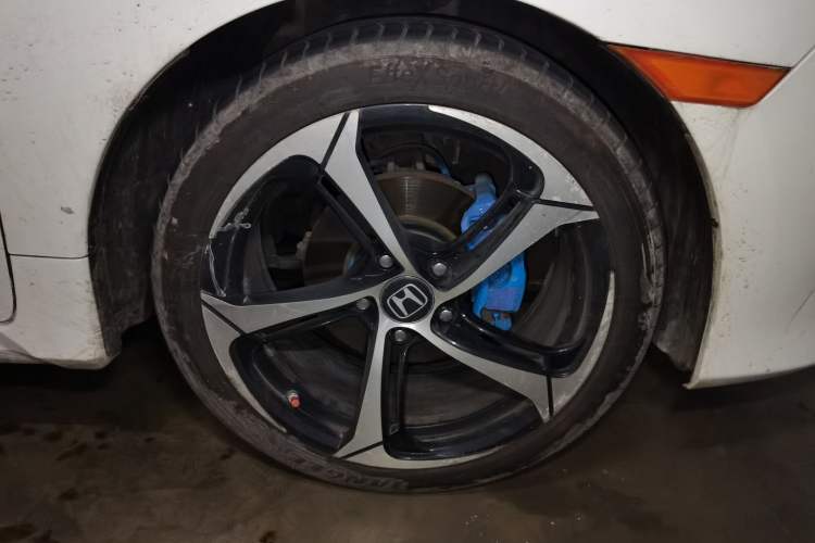 Used Honda Civic 2016 220TURBO CVT Luxury Edition Right Front Wheel Hub