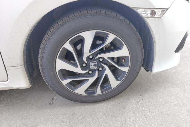 Used Honda Civic 2016 220TURBO Manual Luxury Edition Right Front Wheel Hub