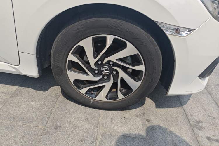 Used Honda Civic 2016 220TURBO CVT Luxury Edition Right Front Wheel Hub