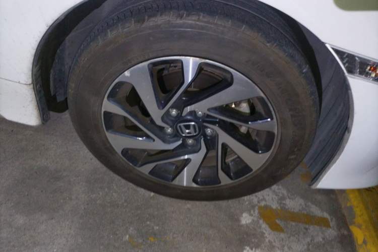 Used Honda Civic 2016 220TURBO Manual Luxury Edition Right Front Wheel Hub