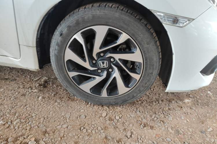 Used Honda Civic 2016 220TURBO Manual Luxury Edition Right Front Wheel Hub
