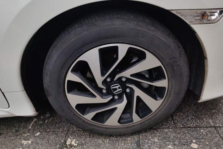 Used Honda Civic 2016 220TURBO CVT Luxury Edition Right Front Wheel Hub