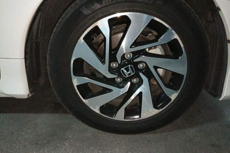 Used Honda Civic 2016 220TURBO CVT Luxury Edition Right Front Wheel Hub