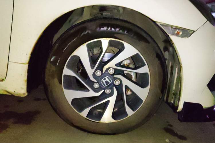 Used Honda Civic 2016 220TURBO CVT Luxury Edition Right Front Wheel Hub