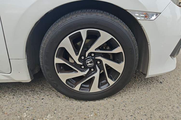 Used Honda Civic 2016 220TURBO CVT Luxury Edition Right Front Wheel Hub