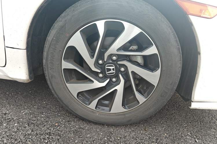 Used Honda Civic 2016 220TURBO CVT Luxury Edition Right Front Wheel Hub