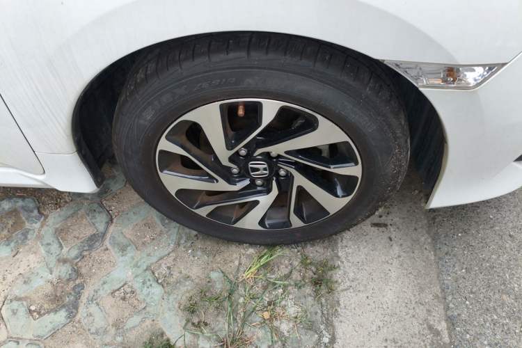 Used Honda Civic 2016 220TURBO CVT Luxury Edition Right Front Wheel Hub