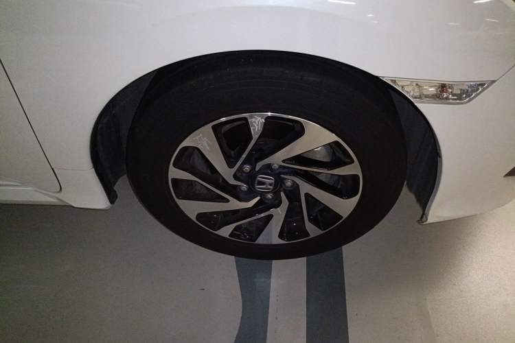 Used Honda Civic 2016 220TURBO CVT Luxury Edition Right Front Wheel Hub