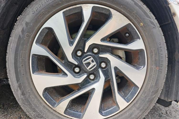 Used Honda Civic 2016 220TURBO Manual Luxury Edition Right Front Wheel Hub