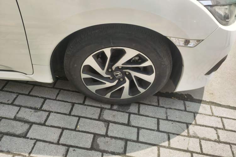 Used Honda Civic 2016 220TURBO CVT Luxury Edition Right Front Wheel Hub