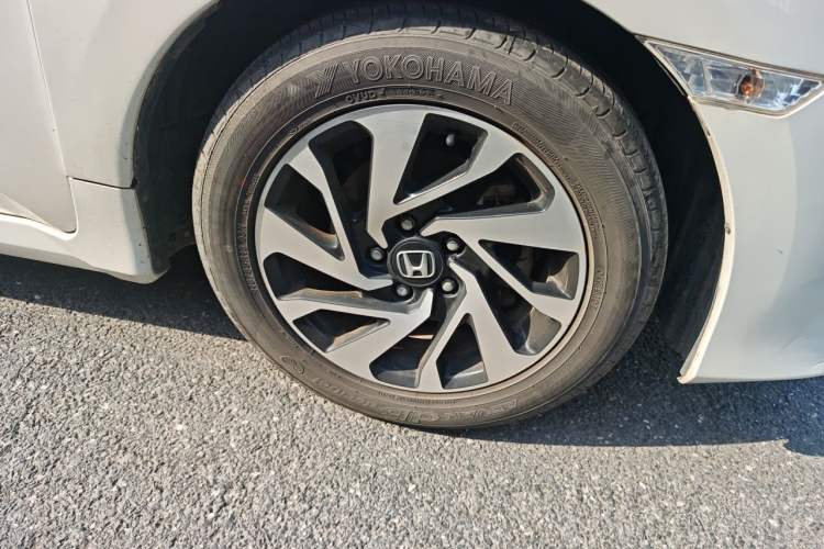 Used Honda Civic 2016 220TURBO Manual Luxury Edition Right Front Wheel Hub
