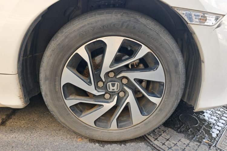 Used Honda Civic 2016 220TURBO Manual Luxury Edition Right Front Wheel Hub