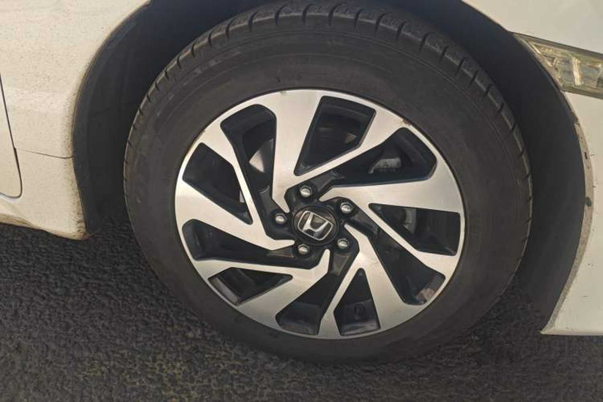 Used Honda Civic 2016 220TURBO CVT Luxury Edition Right Front Wheel Hub