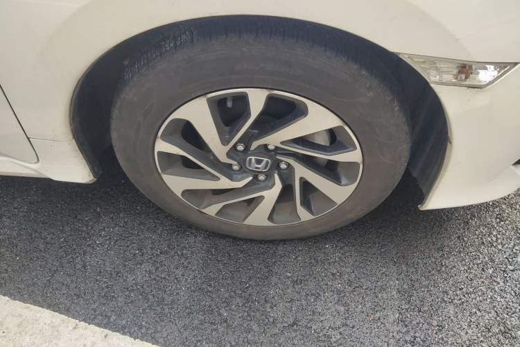 Used Honda Civic 2016 220TURBO CVT Luxury Edition Right Front Wheel Hub
