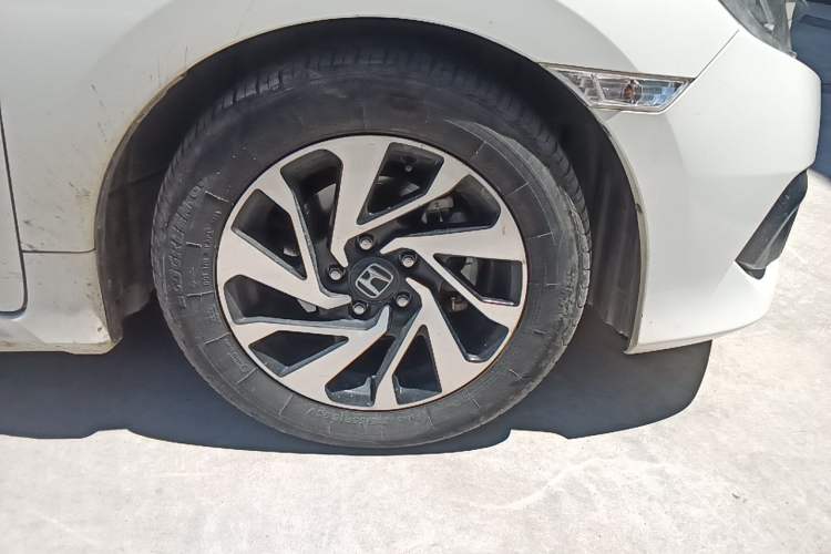 Used Honda Civic 2016 220TURBO CVT Luxury Edition Right Front Wheel Hub